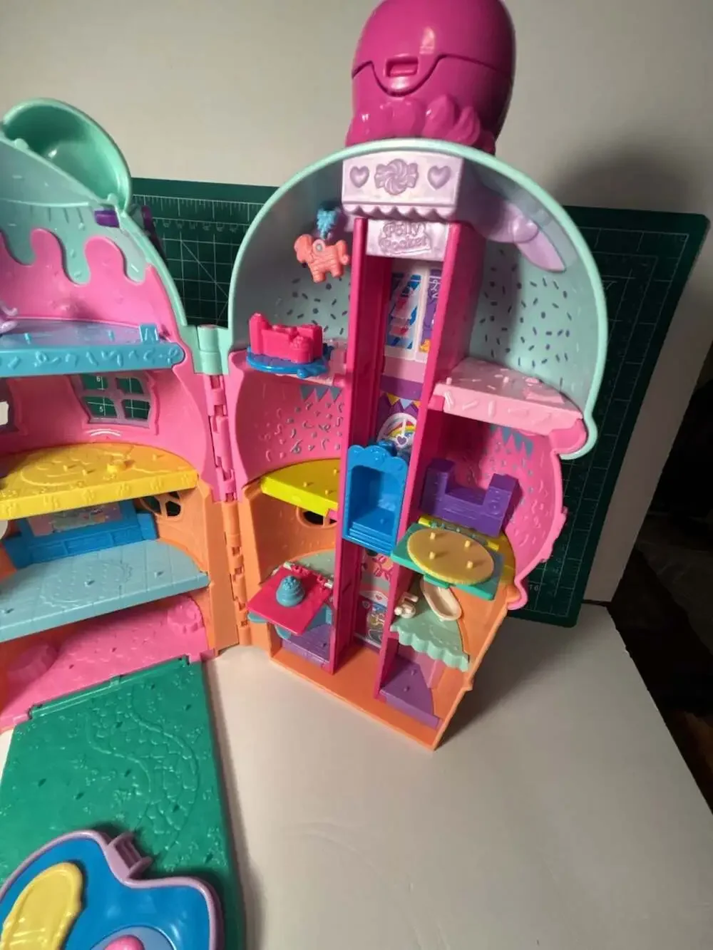 Polly Pocket Ice Cream Cone Playset Gelato House with Elevator